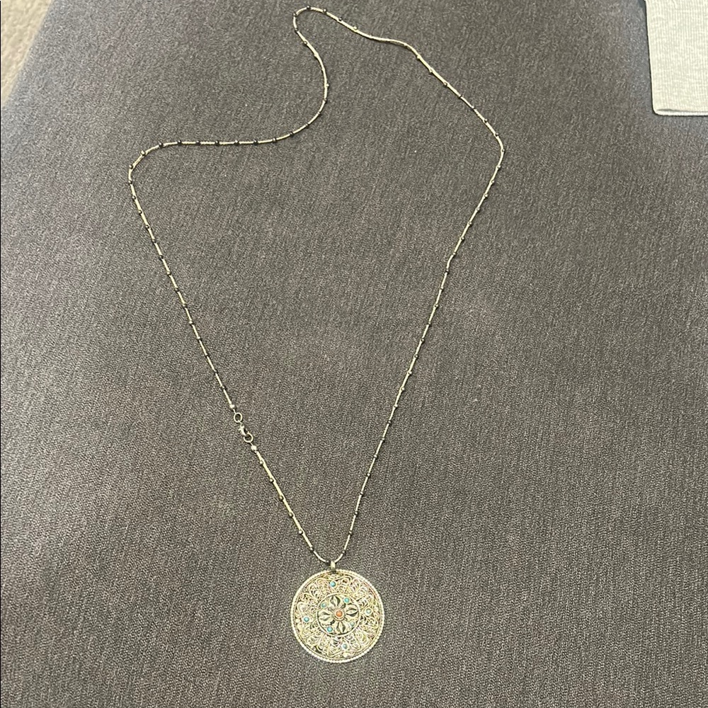 Elegant Gold Pendant Necklace